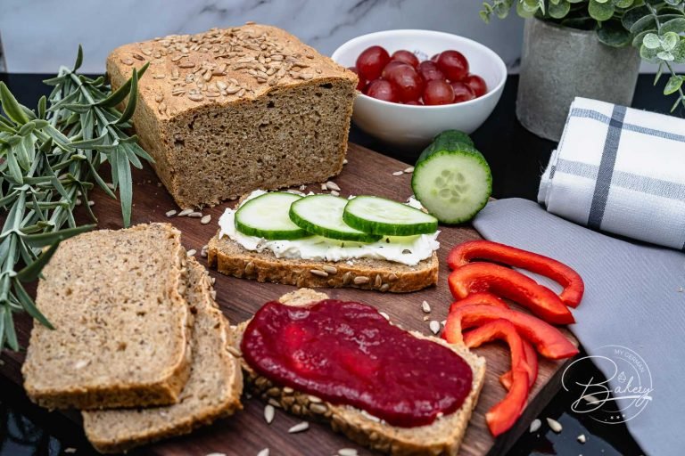 Vollkornbrot Rezept mit Dinkelmehl - Dinkelbrot als einfaches und leckeres dunkles Vollkornbrot mit Dinkelvollkornmehl. Dunkles Brot einfach schnell selber backen mit einfachen Zutaten.